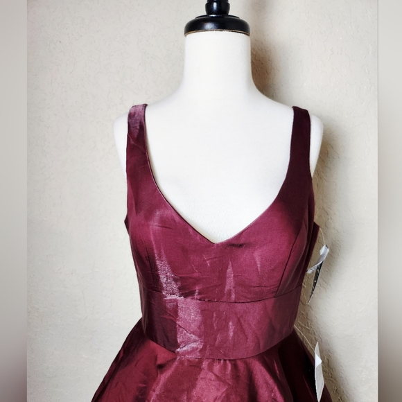 Xscape Fit And Flare V Neck Formal Dress Short Burgundy Size 10 New - Picture 3 of 8